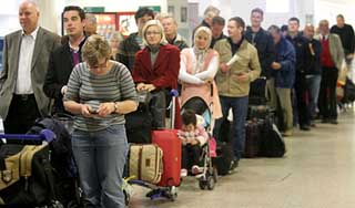 Жертв "Континента" вывозит отряд "Россия" Жертв "Континента" вывозит отряд "Россия"