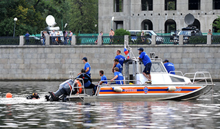 Жертв катера в Москве затянуло в водоворот Жертв катера в Москве затянуло в водоворот
