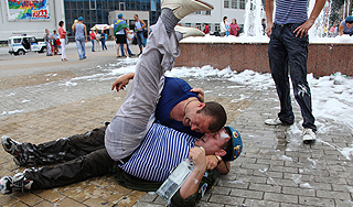 Десантники устроили драку в Астрахани Десантники устроили драку в Астрахани