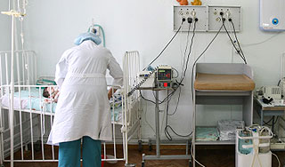 Раненной взрывом девочке спасли зрение Раненной взрывом девочке спасли зрение