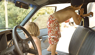 Пьяный красноярец угнал машину с детьми Пьяный красноярец угнал машину с детьми