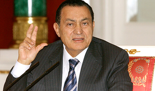 Мубарак на носилках предстал перед судом Мубарак на носилках предстал перед судом