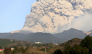 Российский вулкан угрожает самолетам Российский вулкан угрожает самолетам