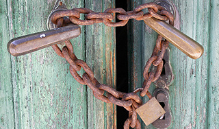 Ростовчанка посадила старика-отца на цепь Ростовчанка посадила старика-отца на цепь