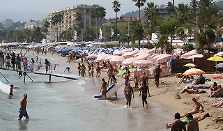 Путин запретил щипать туристок Путин запретил щипать туристок