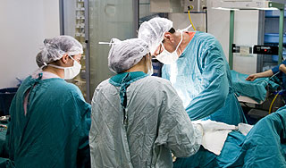 Ребенка прооперировали в утробе матери Ребенка прооперировали в утробе матери