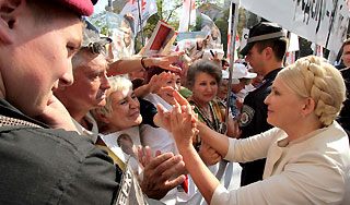 Арест Тимошенко вызвал беспорядки в Киеве Арест Тимошенко вызвал беспорядки в Киеве