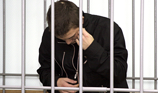 Убийца тульской семьи расплакался в суде Убийца тульской семьи расплакался в суде