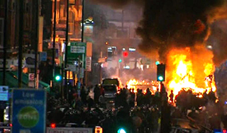 Сотни хулиганов громят Лондон Сотни хулиганов громят Лондон