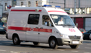 10-летняя девочка врезалась на джипе в дом 10-летняя девочка врезалась на джипе в дом