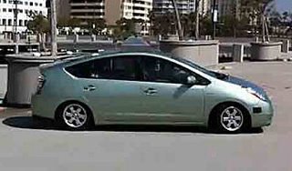 Автомобиль-робот Google попал в аварию Автомобиль-робот Google попал в аварию