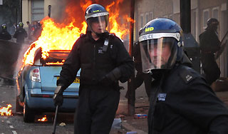 Британцев просят не выходить на улицы Британцев просят не выходить на улицы