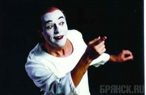 Немецкий мим Йоми приедет в Брянск с благотворительным концертом