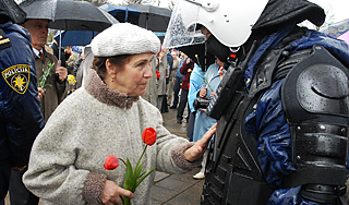 Латвия раскритиковала праздник 9 Мая Латвия раскритиковала праздник 9 Мая