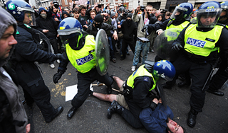 Иран осудил дикость британской полиции Иран осудил дикость британской полиции