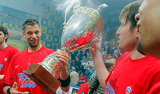 В Москве загорелся завод "Серп и молот" В Москве загорелся завод "Серп и молот"