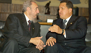 Чавес получил от Кастро военный джип Чавес получил от Кастро военный джип