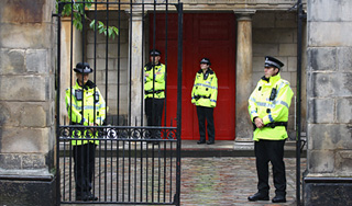 Мужчина устроил резню на британском острове Мужчина устроил резню на британском острове