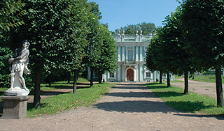 Насильники избили людей в московском парке Насильники избили людей в московском парке