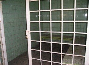 Пять парней будут судить за групповое изнасилование девочки