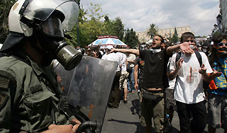 Взрыв на Кипре привел к народным волнениям Взрыв на Кипре привел к народным волнениям