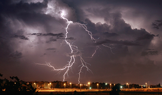 В Москву пришла гроза с градом В Москву пришла гроза с градом