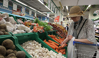 Цены в Москве растут быстрее зарплат Цены в Москве растут быстрее зарплат