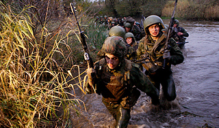 Российского солдата оденут в суперброню Российского солдата оденут в суперброню