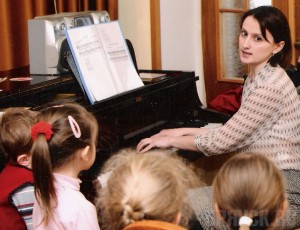 Зарплату учителям в школах искусств увеличили на 16,1 процента