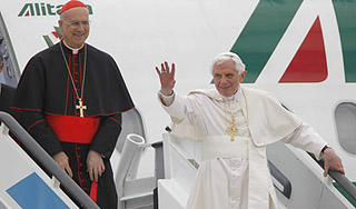 Папа Римский возмутил тысячи испанцев Папа Римский возмутил тысячи испанцев