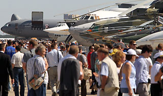 На МАКС задерживают подозрительных людей На МАКС задерживают подозрительных людей