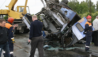 Россиянe разбились на машине в Крыму Россиянe разбились на машине в Крыму