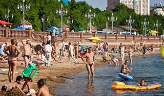 Туристы в Приморье дразнят акул-убийц Туристы в Приморье дразнят акул-убийц