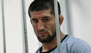 Боец Мирзаев попросил прощения в зале суда Боец Мирзаев попросил прощения в зале суда