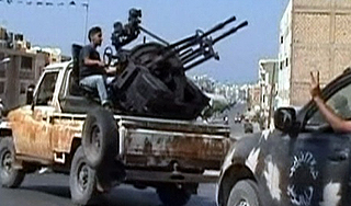 В Ливии ведущая вышла в эфир с пистолетом В Ливии ведущая вышла в эфир с пистолетом