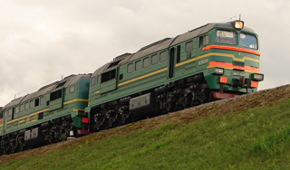 Подростки пытались пустить под откос поезд Подростки пытались пустить под откос поезд