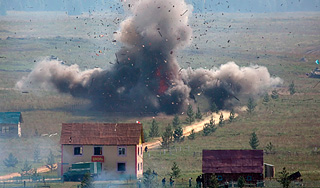 Взрыв под Астраханью убил шестерых солдат Взрыв под Астраханью убил шестерых солдат