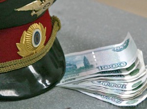Двое полицейских Брянска попались на получении взятки