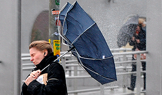 На побережье CША идет ураган века На побережье CША идет ураган века
