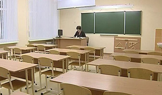 В десятках школ отменили 1 сентября В десятках школ отменили 1 сентября