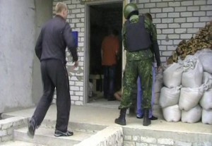 В Дятьково задержали группу вымогателей