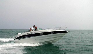 На Волге катер врезался в баржу На Волге катер врезался в баржу