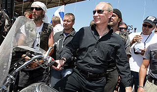 Владимир Путин возглавил колонну байкеров Владимир Путин возглавил колонну байкеров