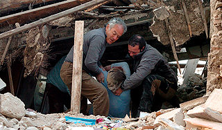 В Приморье здание рухнуло на иностранцев В Приморье здание рухнуло на иностранцев