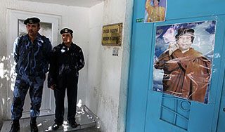 Повстанцы нашли Муаммара Каддафи Повстанцы нашли Муаммара Каддафи