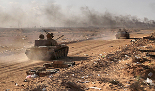 Войска Каддафи отступили из Ливии Войска Каддафи отступили из Ливии