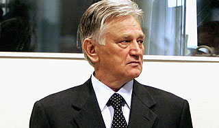 Трибунал осудил бойца Младича на 27 лет Трибунал осудил бойца Младича на 27 лет