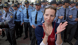 Белорусам разрешили хлопать в ладоши Белорусам разрешили хлопать в ладоши