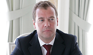 Медведев соболезнует родным жертв Як-42 Медведев соболезнует родным жертв Як-42