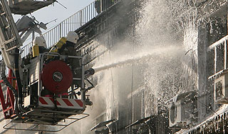 Крупный пожар на западе Москвы потушен Крупный пожар на западе Москвы потушен